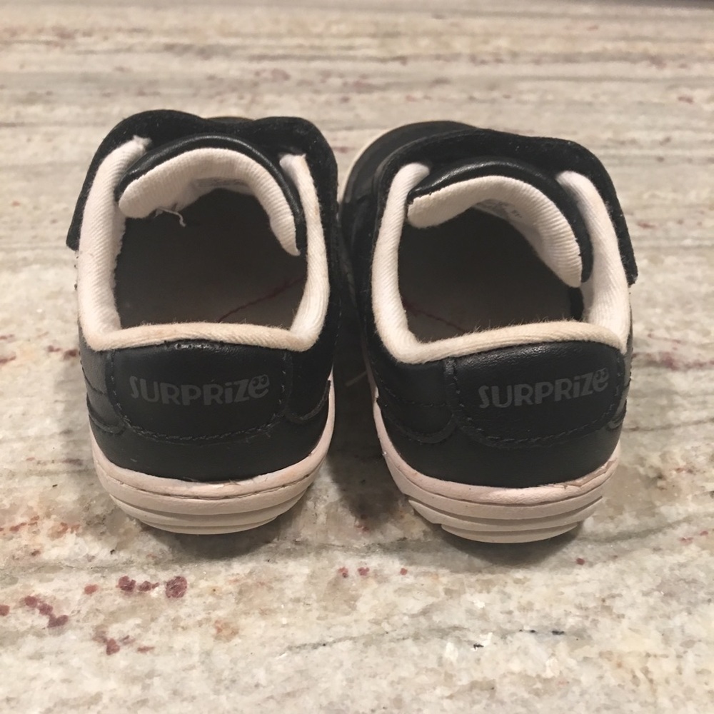 Surprize by Stride Rite 🖤 size 5
